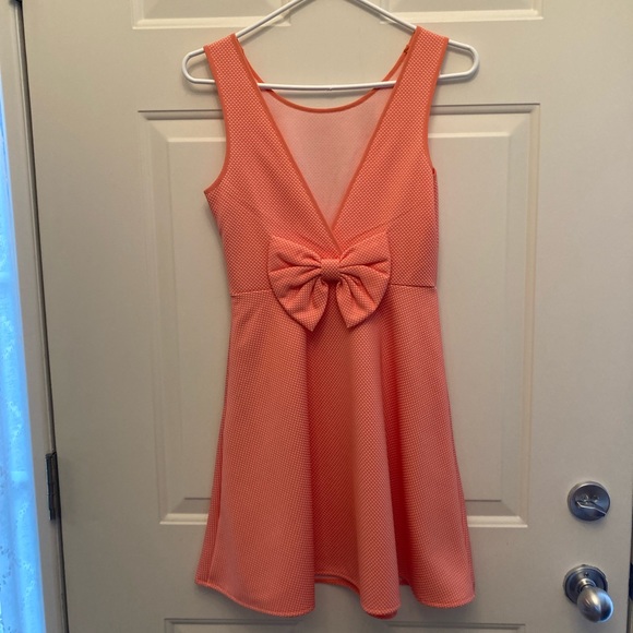 Size small Miroa Dress with cute bow back - Picture 2 of 5